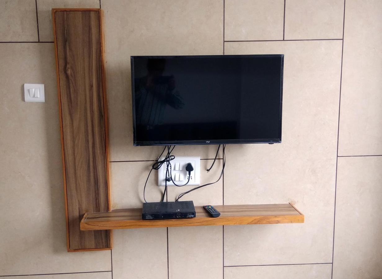 Hotel Milan Ahmadabad Zewnętrze zdjęcie