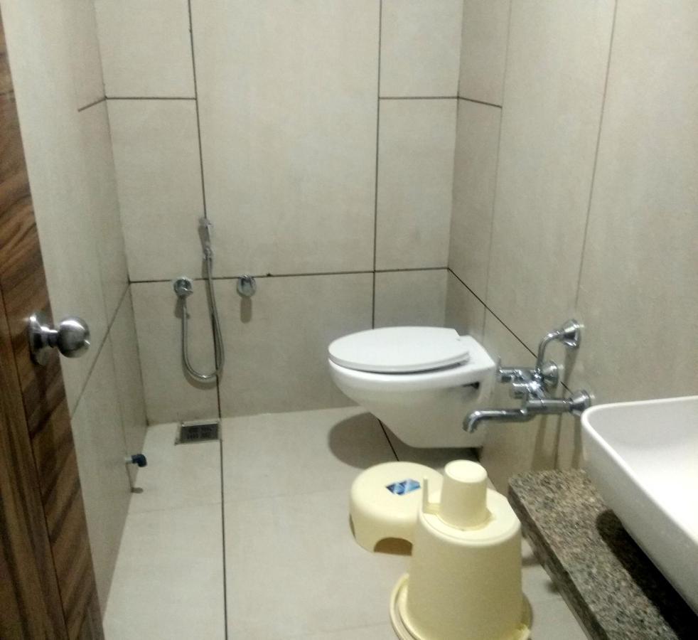 Hotel Milan Ahmadabad Zewnętrze zdjęcie