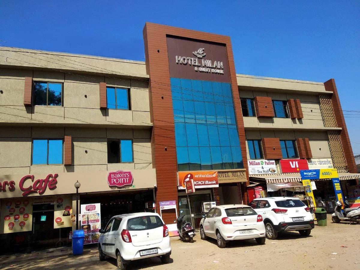 Hotel Milan Ahmadabad Zewnętrze zdjęcie