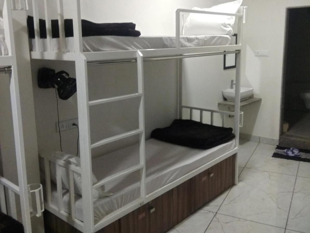Hotel Milan Ahmadabad Zewnętrze zdjęcie