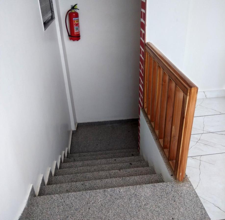 Hotel Milan Ahmadabad Zewnętrze zdjęcie