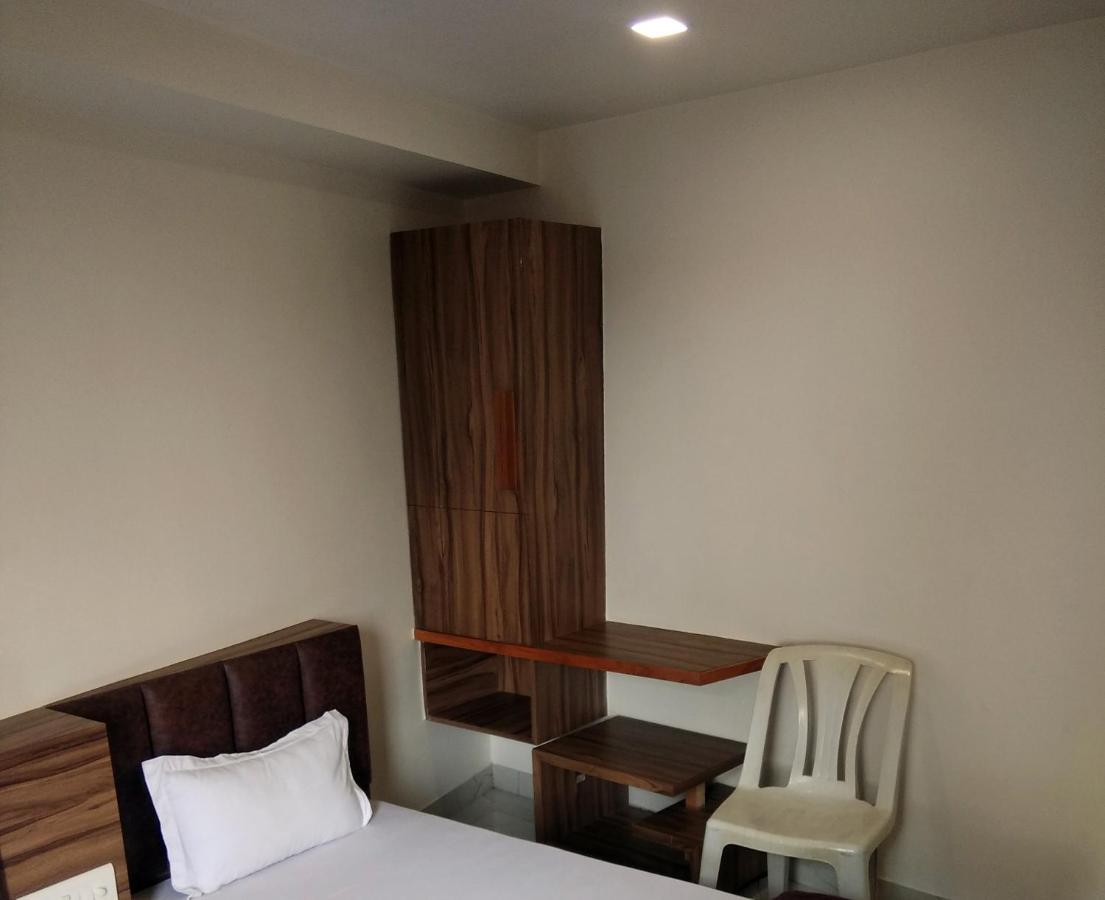 Hotel Milan Ahmadabad Zewnętrze zdjęcie