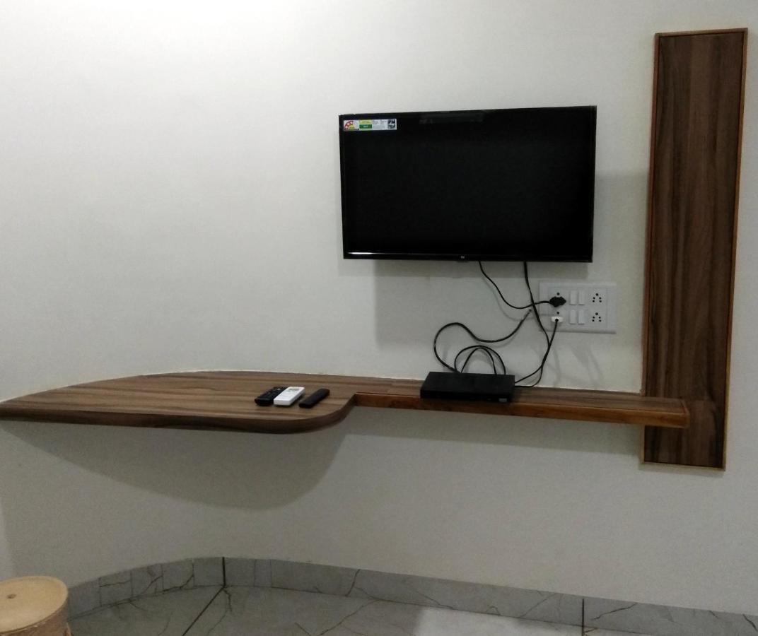 Hotel Milan Ahmadabad Zewnętrze zdjęcie