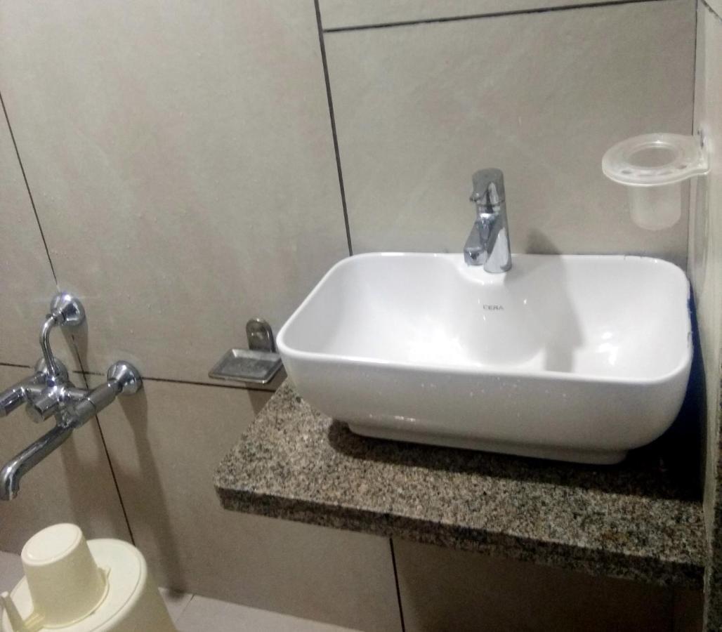 Hotel Milan Ahmadabad Zewnętrze zdjęcie