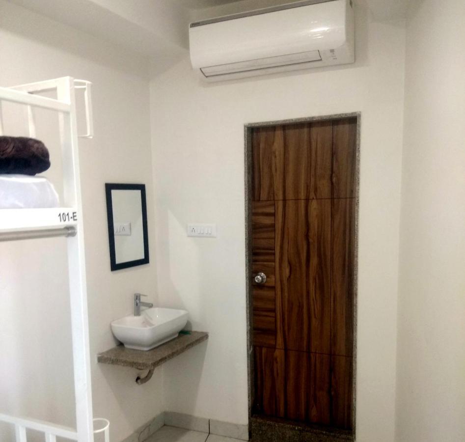 Hotel Milan Ahmadabad Zewnętrze zdjęcie