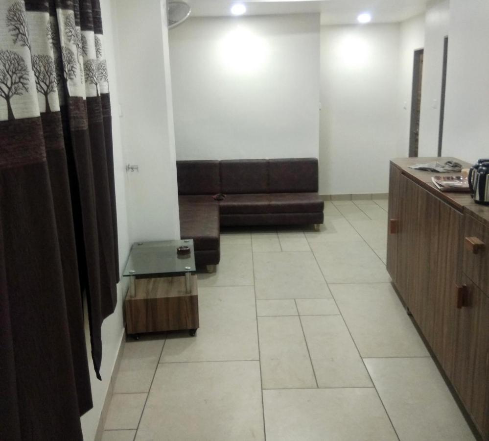 Hotel Milan Ahmadabad Zewnętrze zdjęcie