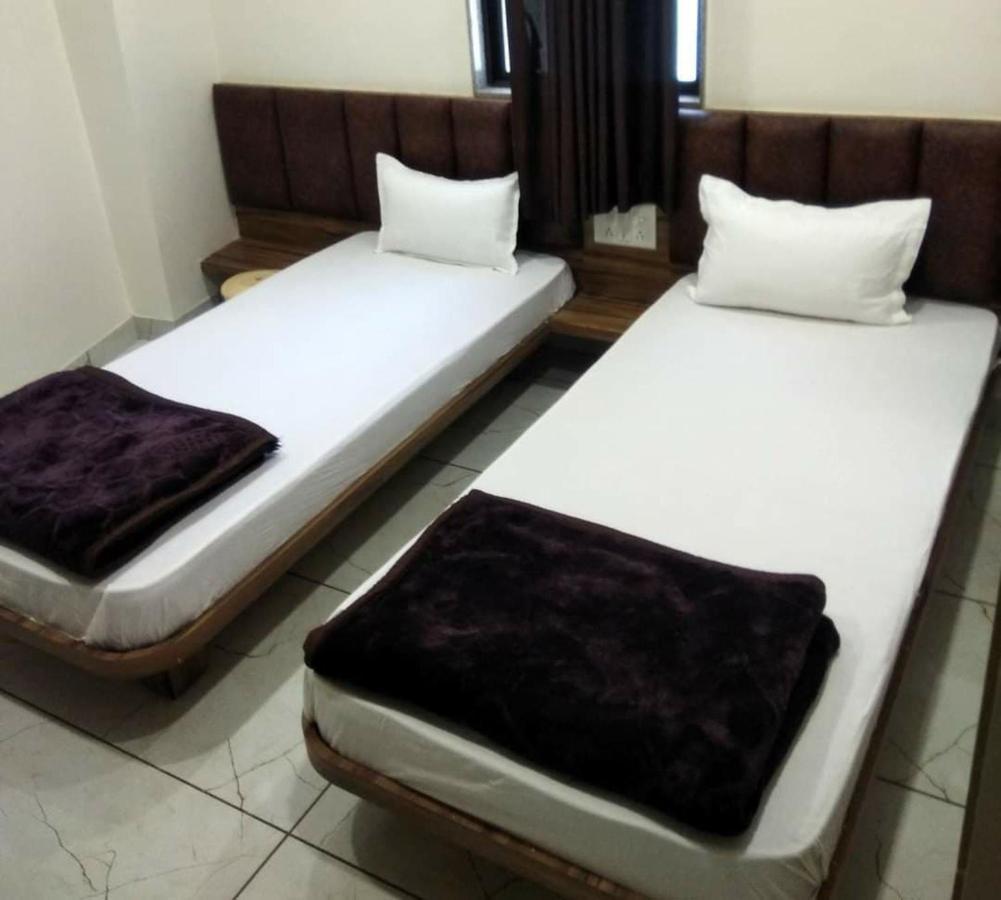 Hotel Milan Ahmadabad Zewnętrze zdjęcie