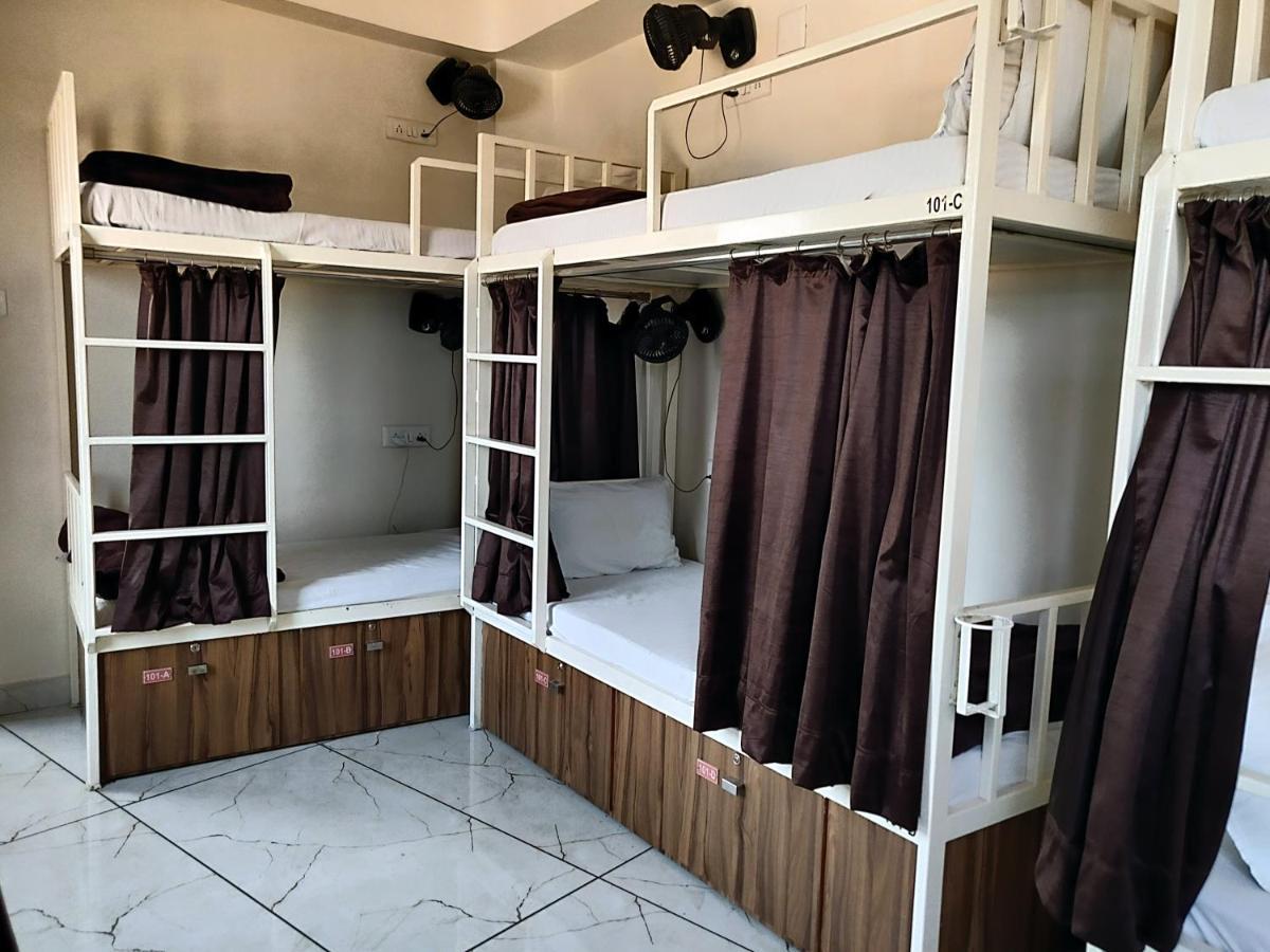 Hotel Milan Ahmadabad Zewnętrze zdjęcie