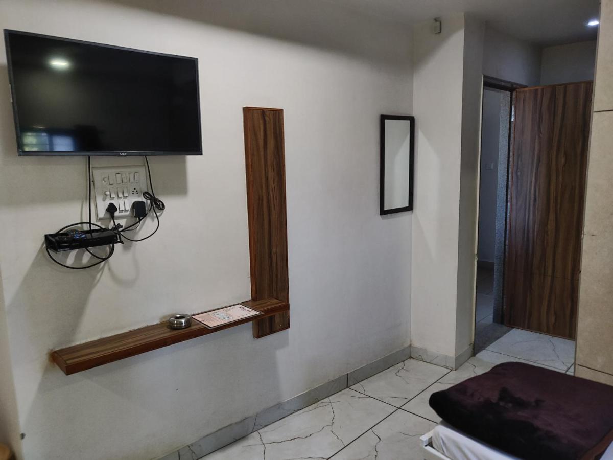 Hotel Milan Ahmadabad Zewnętrze zdjęcie