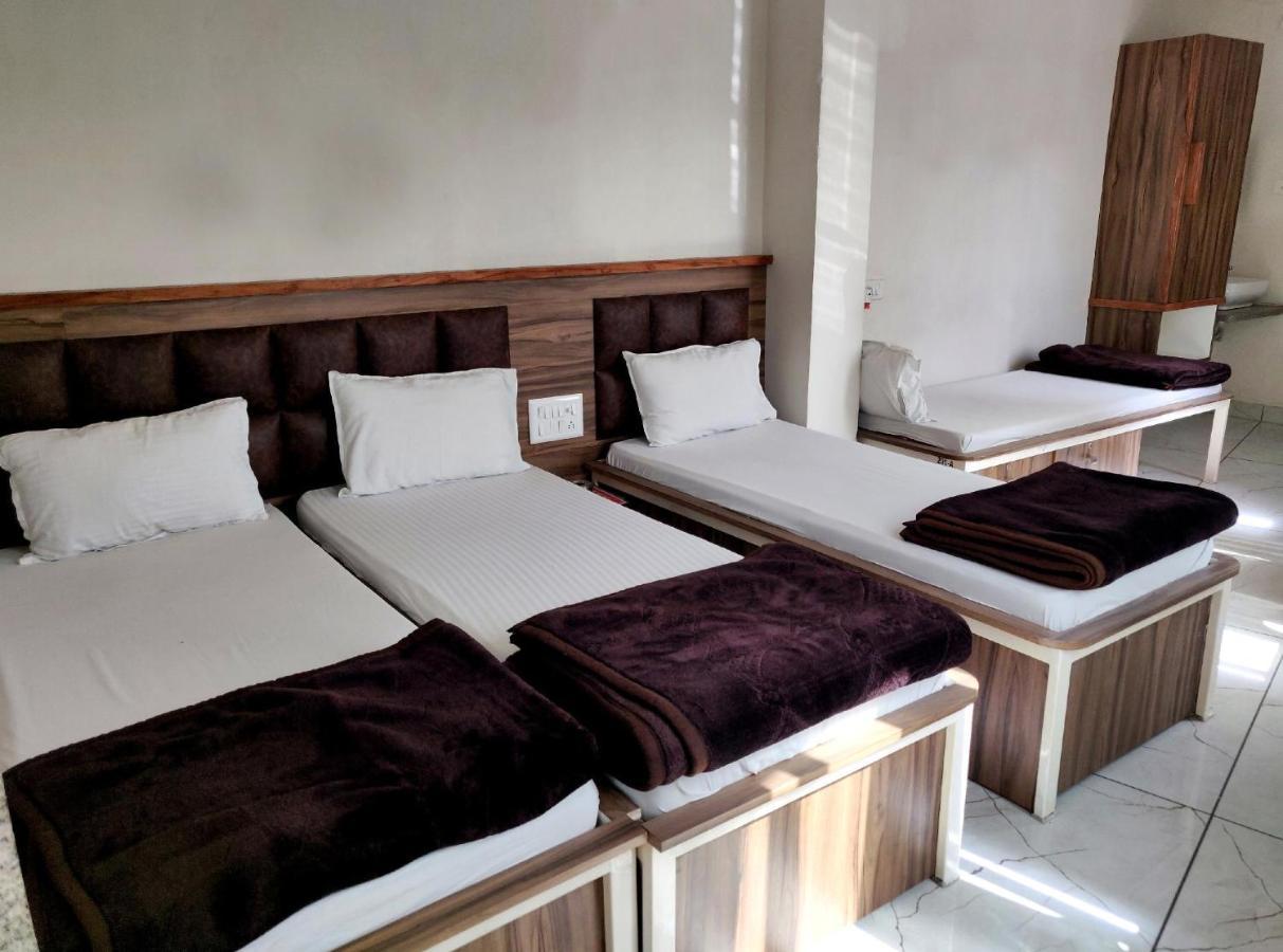 Hotel Milan Ahmadabad Zewnętrze zdjęcie