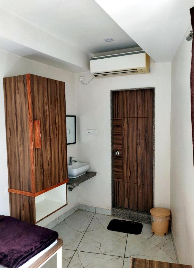 Hotel Milan Ahmadabad Zewnętrze zdjęcie