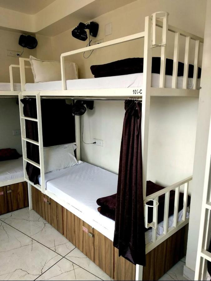 Hotel Milan Ahmadabad Zewnętrze zdjęcie