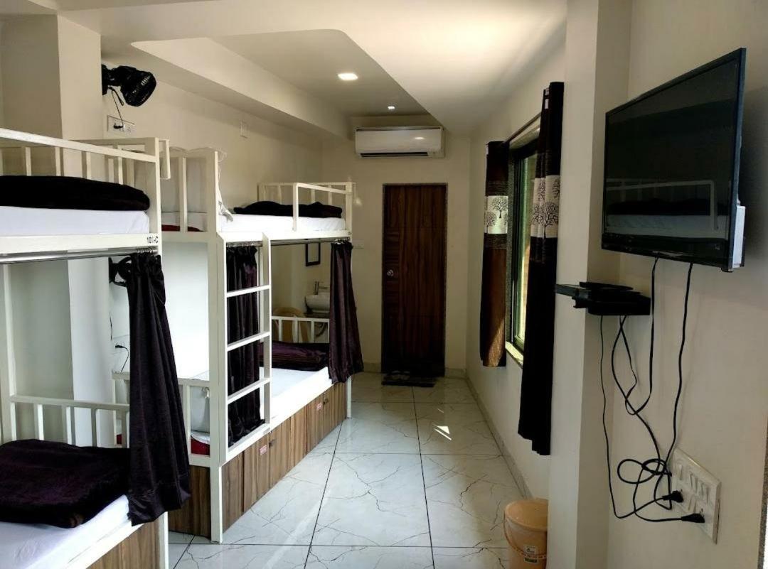 Hotel Milan Ahmadabad Zewnętrze zdjęcie