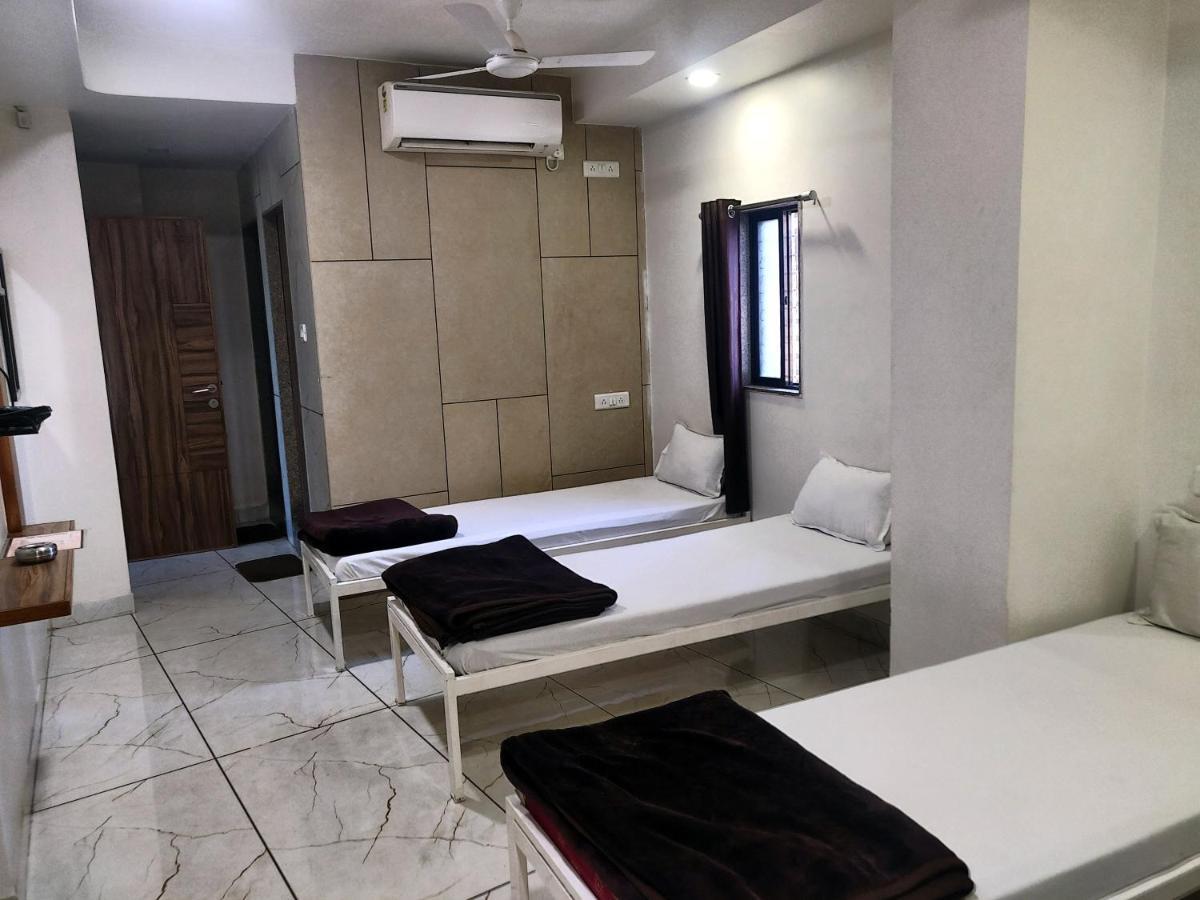 Hotel Milan Ahmadabad Zewnętrze zdjęcie