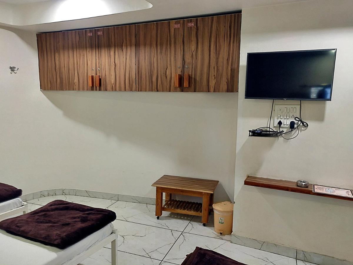 Hotel Milan Ahmadabad Zewnętrze zdjęcie