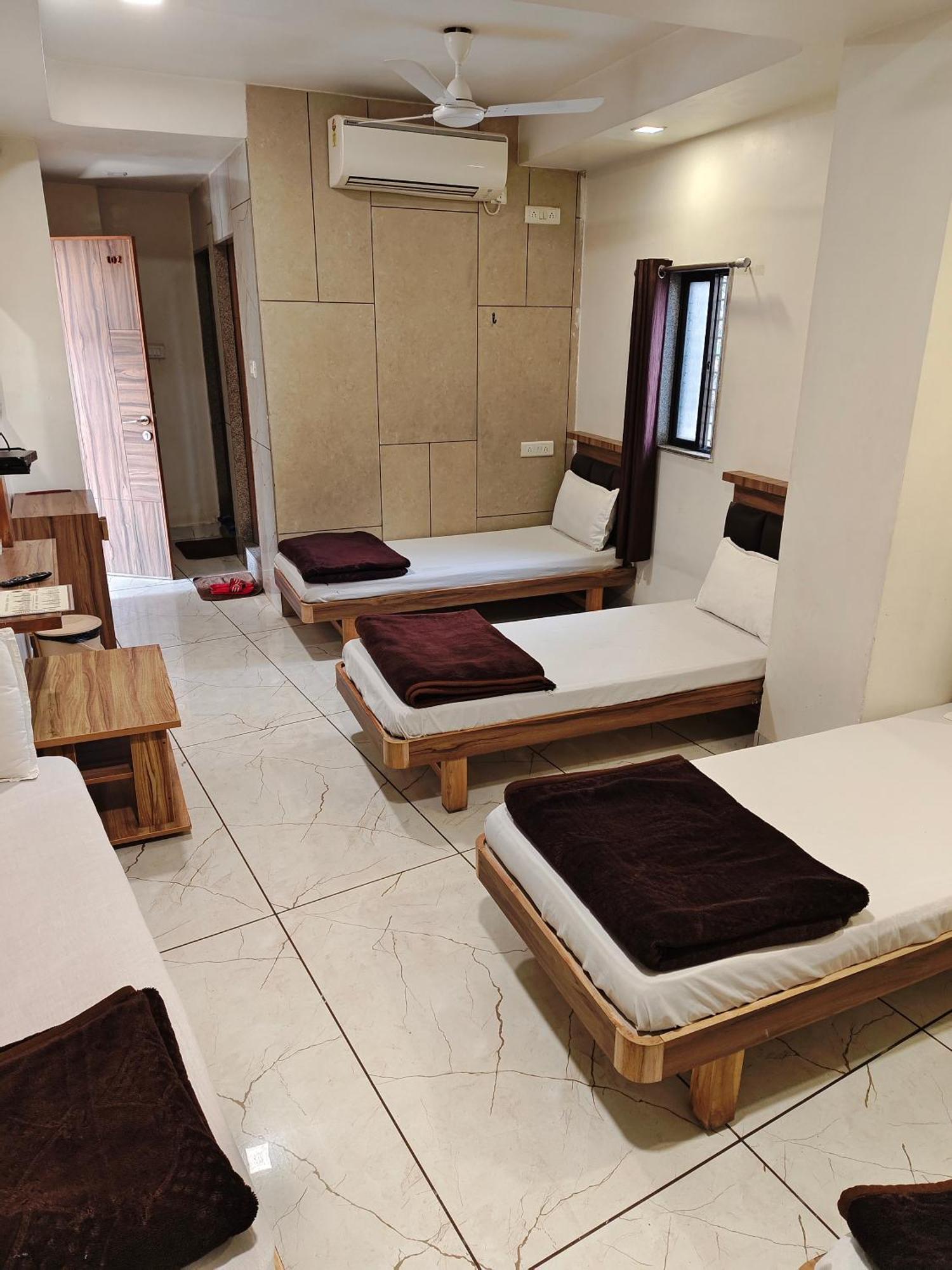 Hotel Milan Ahmadabad Zewnętrze zdjęcie